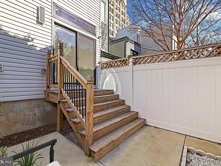 2130 Spring St — Photo 16