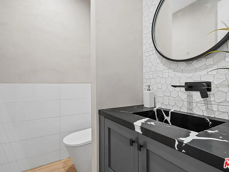 4475 Mammoth Ave — Photo 11