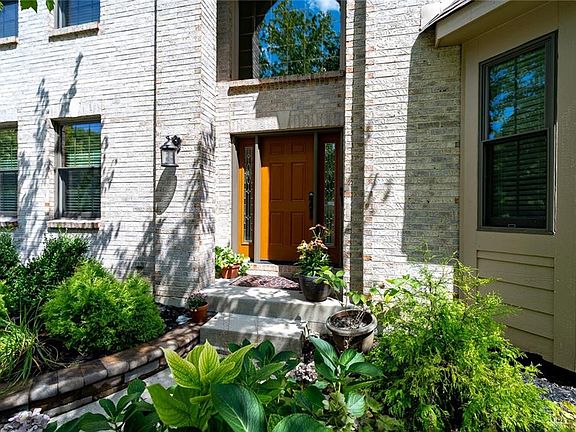 3rd image of 1019 Treeside Ct