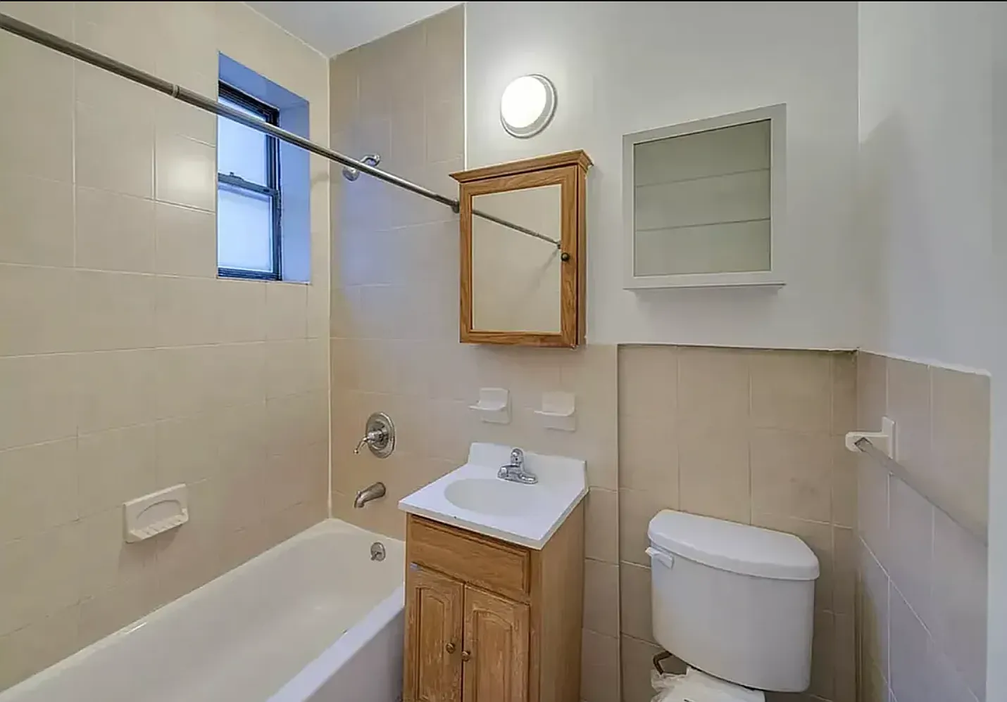 318 East 34th Street — Photo 4