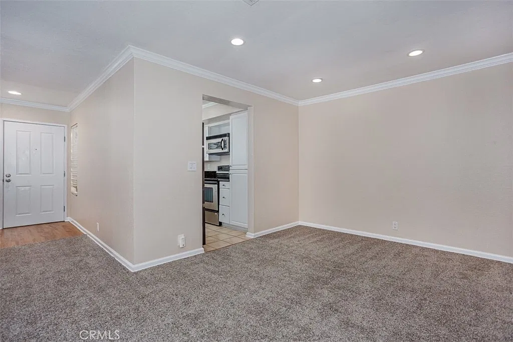 2 bed, 1071 sqft, $3,000 — Photo 4