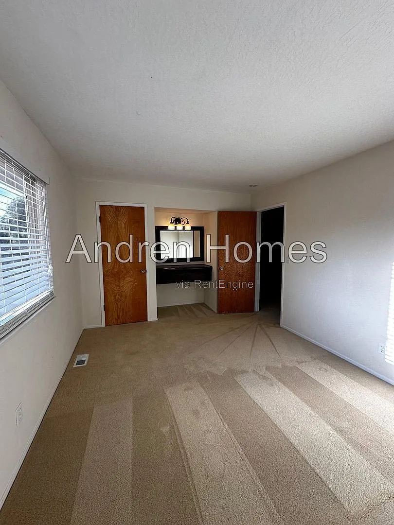 2 bed, 1.0 bath, 890 sqft, $2,975 — Photo 4