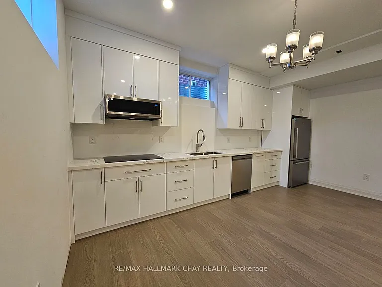 63 Victoria Wood Ave #LOWER — Photo 9