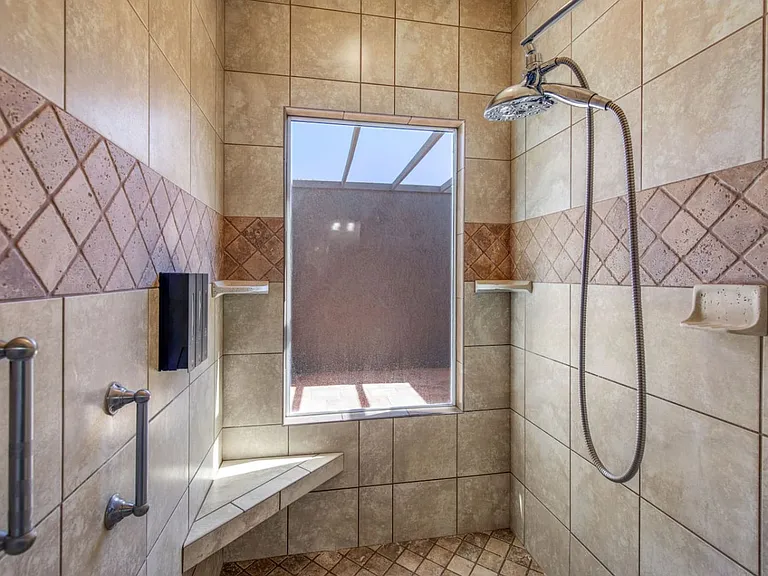 1800 Burgundy Dr — Photo 25