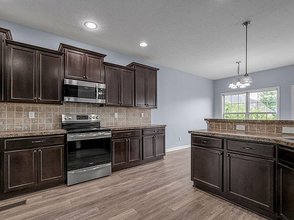 5th image of 107 Clear Springs Dr
