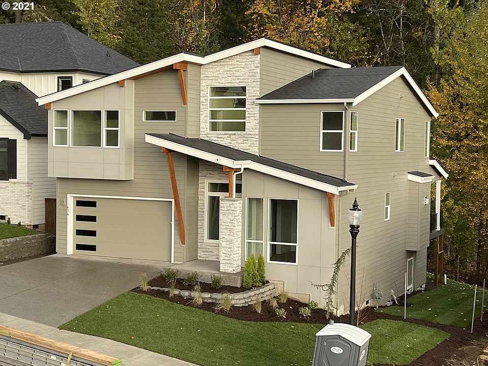 1st image of 634 NE Province Ct
