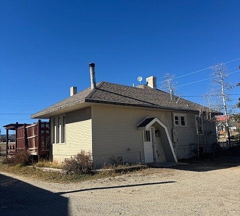 2nd image of 400 Hathaway St