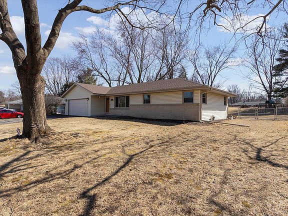 2nd image of 2833 Cascade Dr