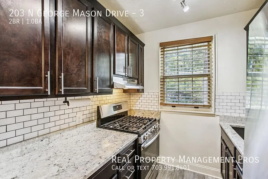 2 bedroom condo + dedicated storage & FULL Washer and dryer in unit! — Photo 2