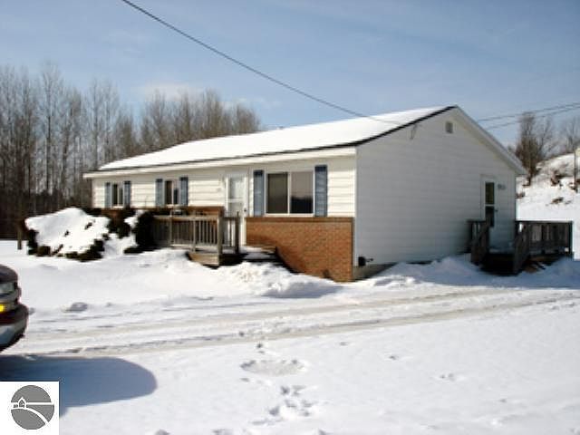2nd image of 840 W Sleights Rd