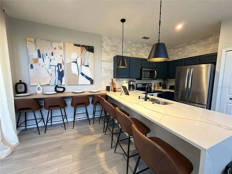 734 Monroe Cir — Photo 11