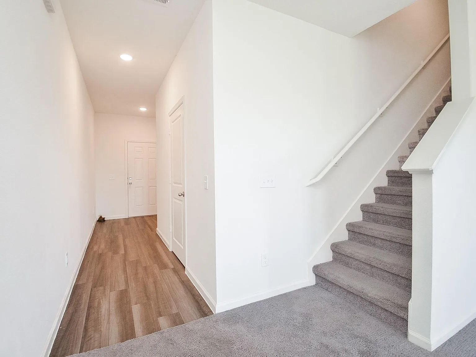 3 bed, 2.5 bath, 1615 sqft, $1,999 — Photo 4