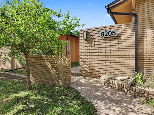 8205 Golden Oaks Rd, Oklahoma City, OK 73127