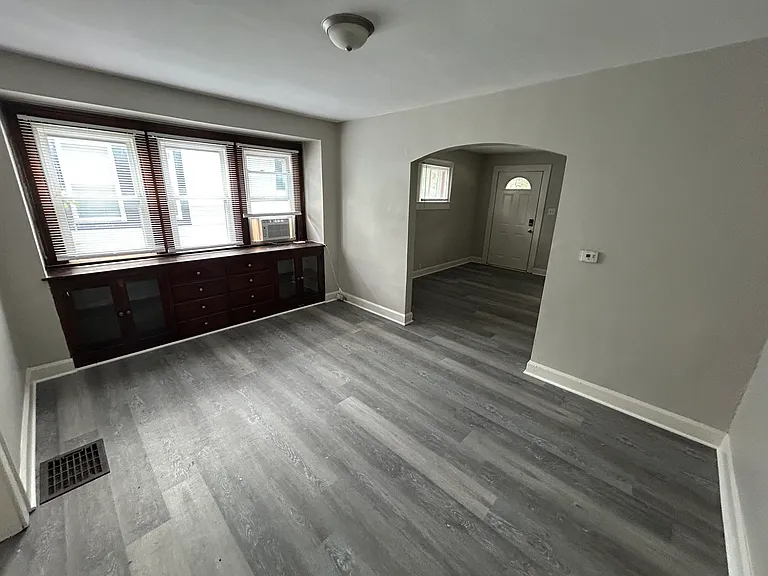 821 N Bradley Ave — Photo 8