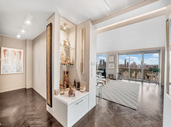 200 East 69th Street 42A image 3 of 16