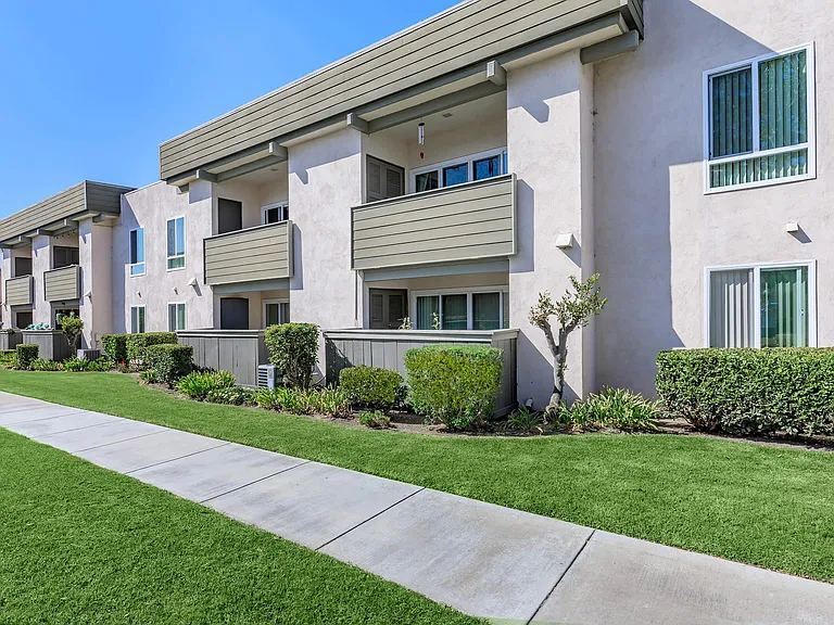 Regency Plaza Apartment Homes — Photo 18