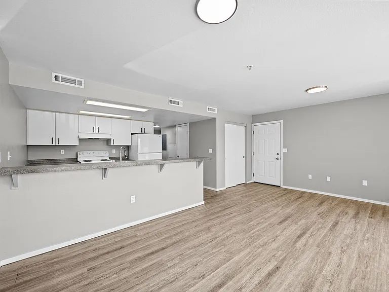 Gateway Crossing Apartments — Photo 7