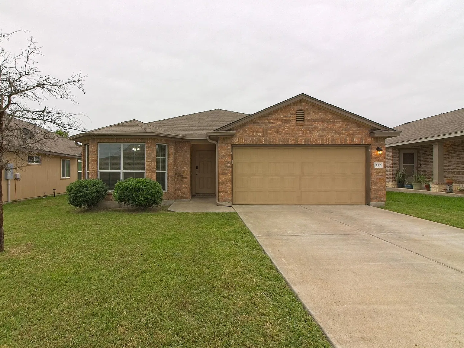 3 bed, 2.0 bath, 1376 sqft, $1,600 — Photo 1