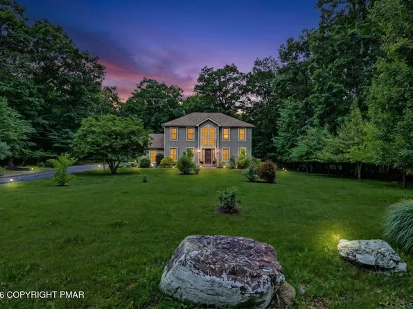 2117 White Dove Dr, East Stroudsburg, PA 18302