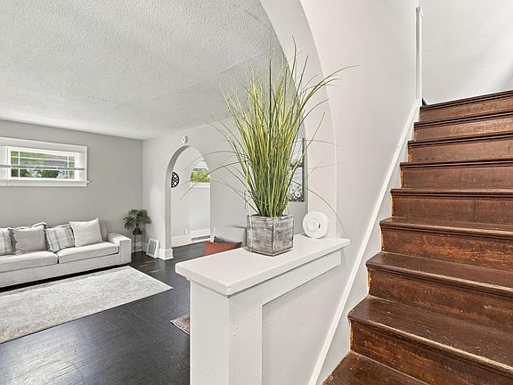 3rd image of 346 Killea Ave