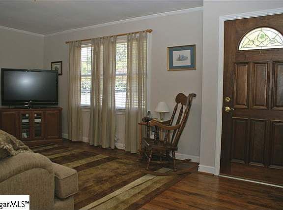 2nd image of 105 Wildrose Ln