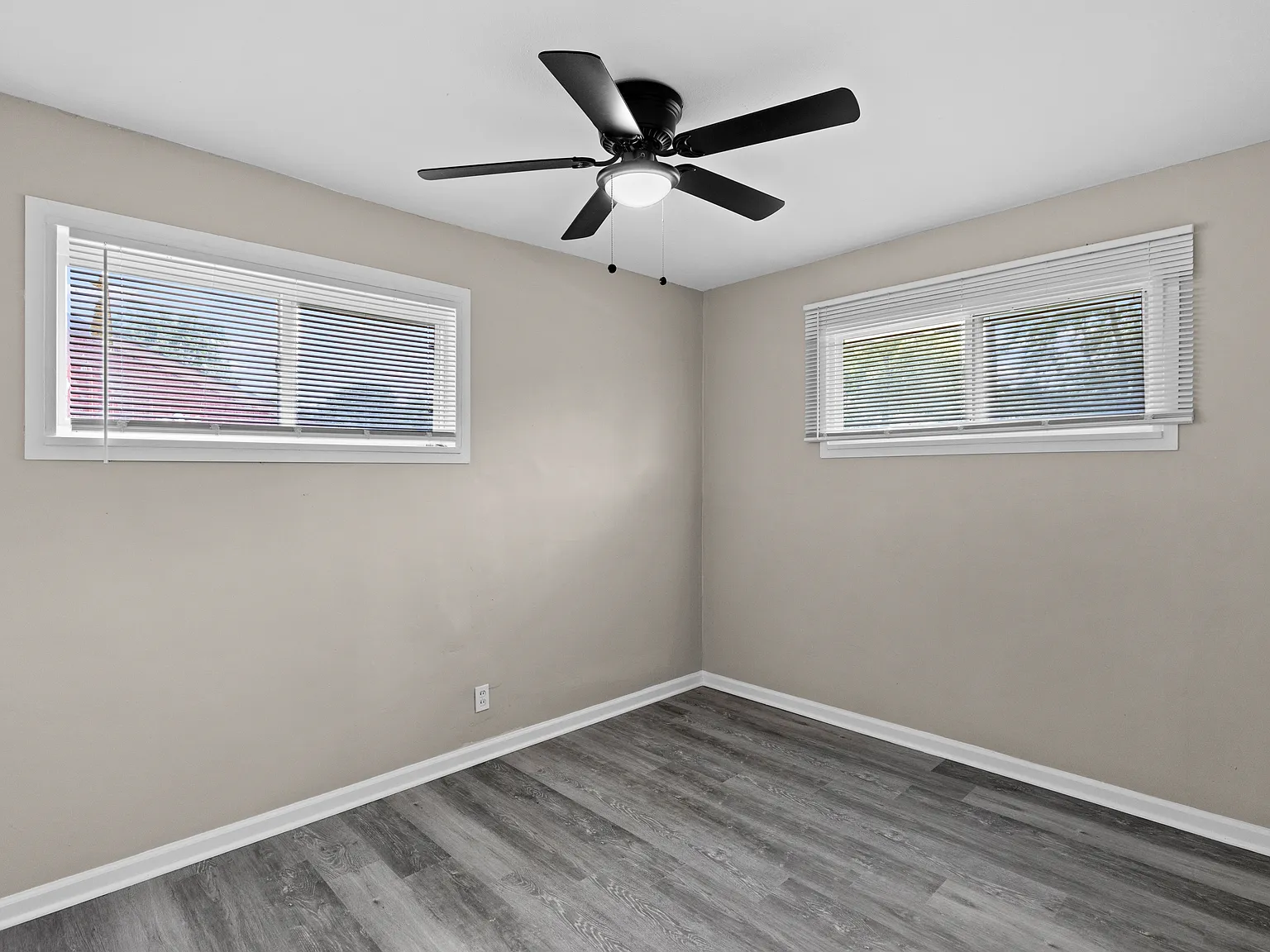 5677 Parchester Dr. St. Louis, MO 63121 — Photo 3