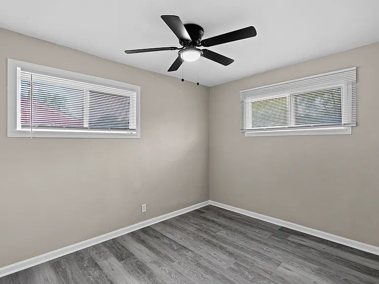 5677 Parchester Dr — Photo 3