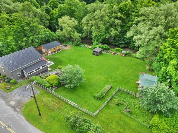 162-164 Main St, Hancock, MA 01237