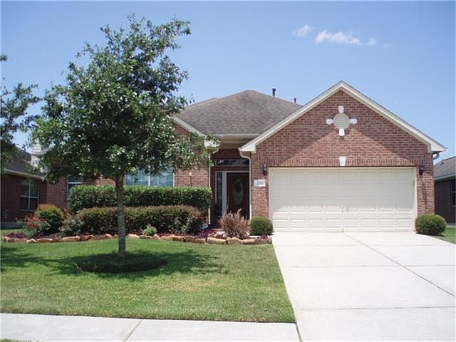 1st image of 208 Lark Hollow Ln