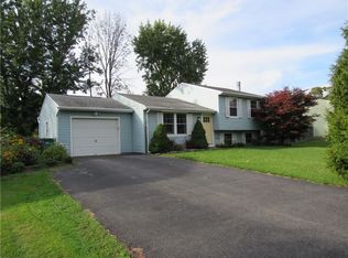 231 Vollmer Pkwy, Rochester, NY 14623