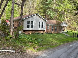 581 Sugar Crk, Fayetteville, WV 25840