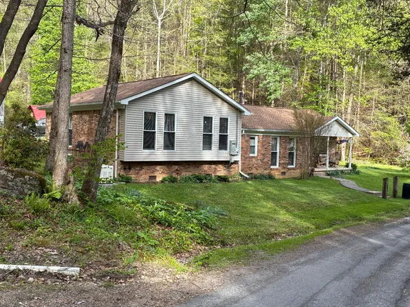 581 Sugar Crk, Fayetteville, WV 25840