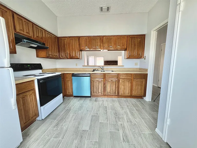 12400 Brookglade Cir #63 — Photo 3
