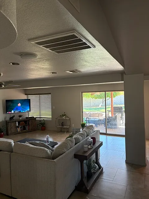 4 bed, 2200 sqft, $1,000 — Photo 3