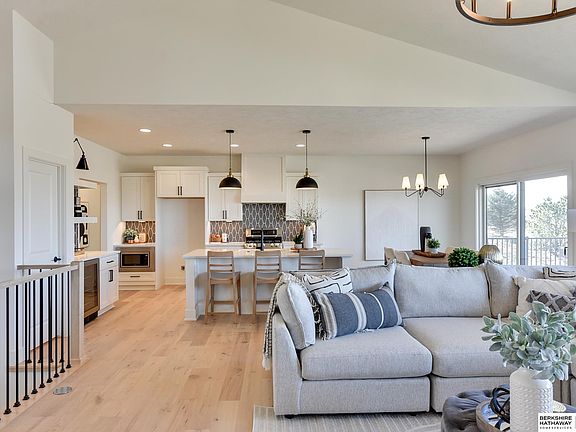 5th image of 19026 Acorn Dr