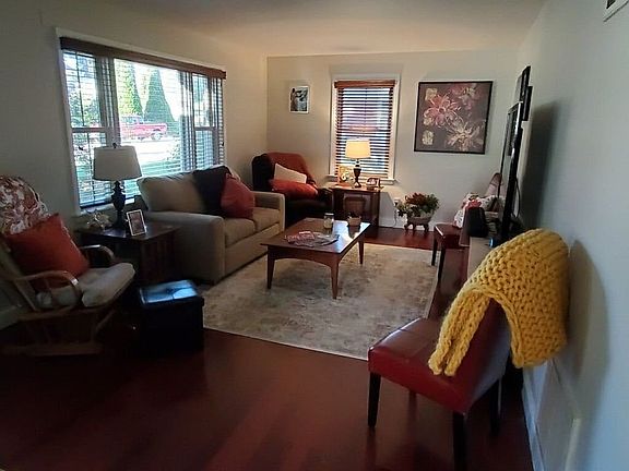 3rd image of 1619 Magnolia Dr