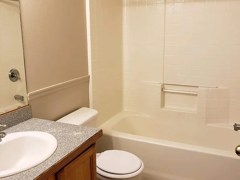 1455 Sommer St — Photo 8