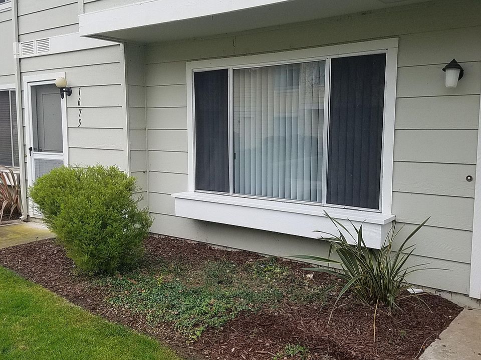 HOUSE FRONTAL