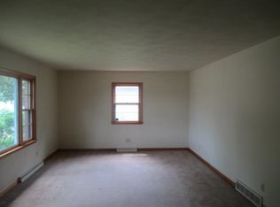 2418 S 18th St, Clinton, IA 52732