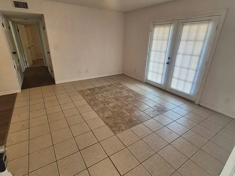 West Towne Apartments — Photo 13