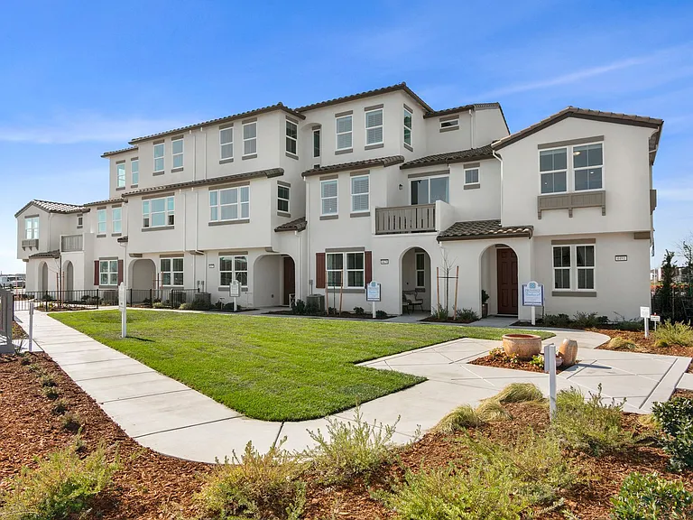 Spacious Townhomes in Provence at Natomas — Photo 10