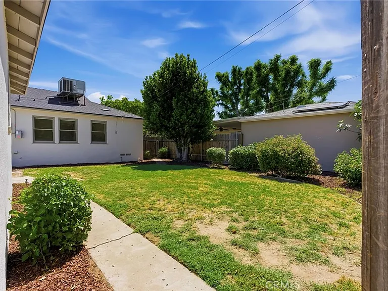 2715 Cedar St — Photo 38