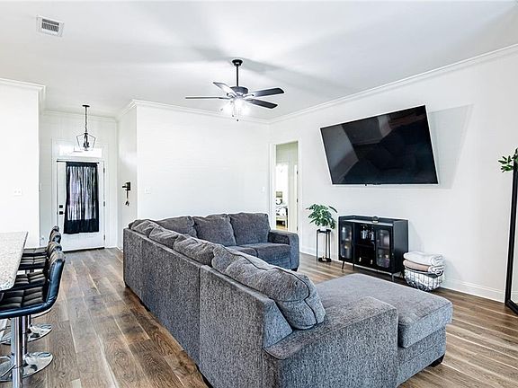 4th image of 57361 Maple Ave