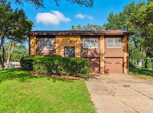 1031 Cobblestone Dr, Lincoln, NE 68510