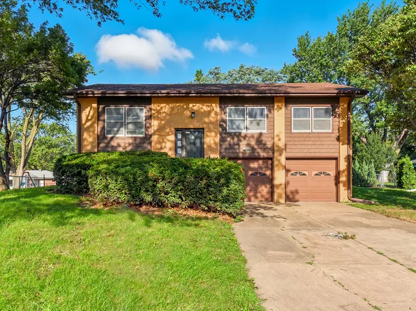 1031 Cobblestone Dr, Lincoln, NE 68510