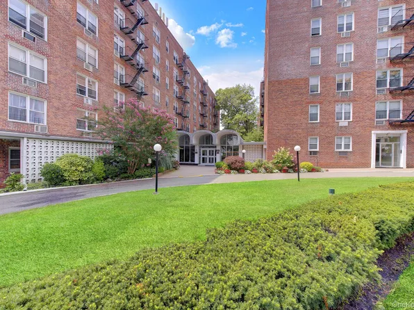 54-40 Little Neck Parkway #6G, Little Neck, NY 11362