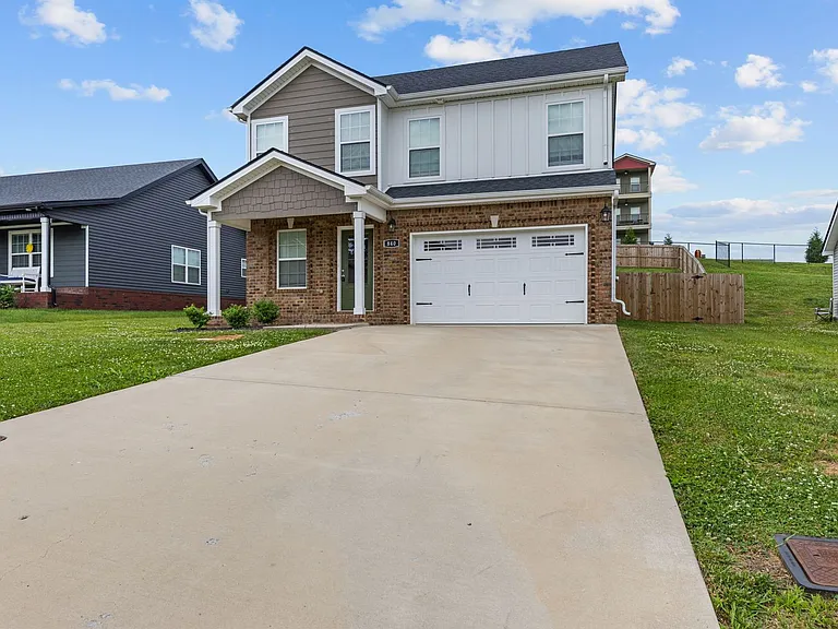 840 Lillian Grace Dr — Photo 2