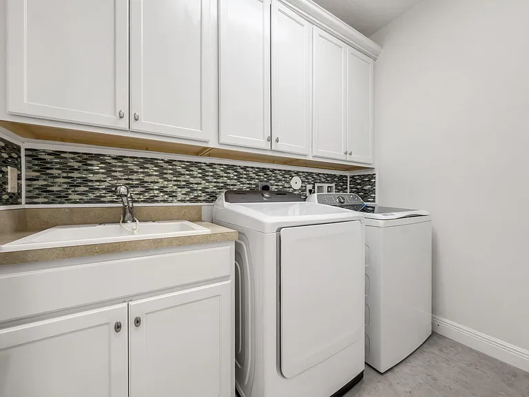 8256 Bradford Way — Photo 41