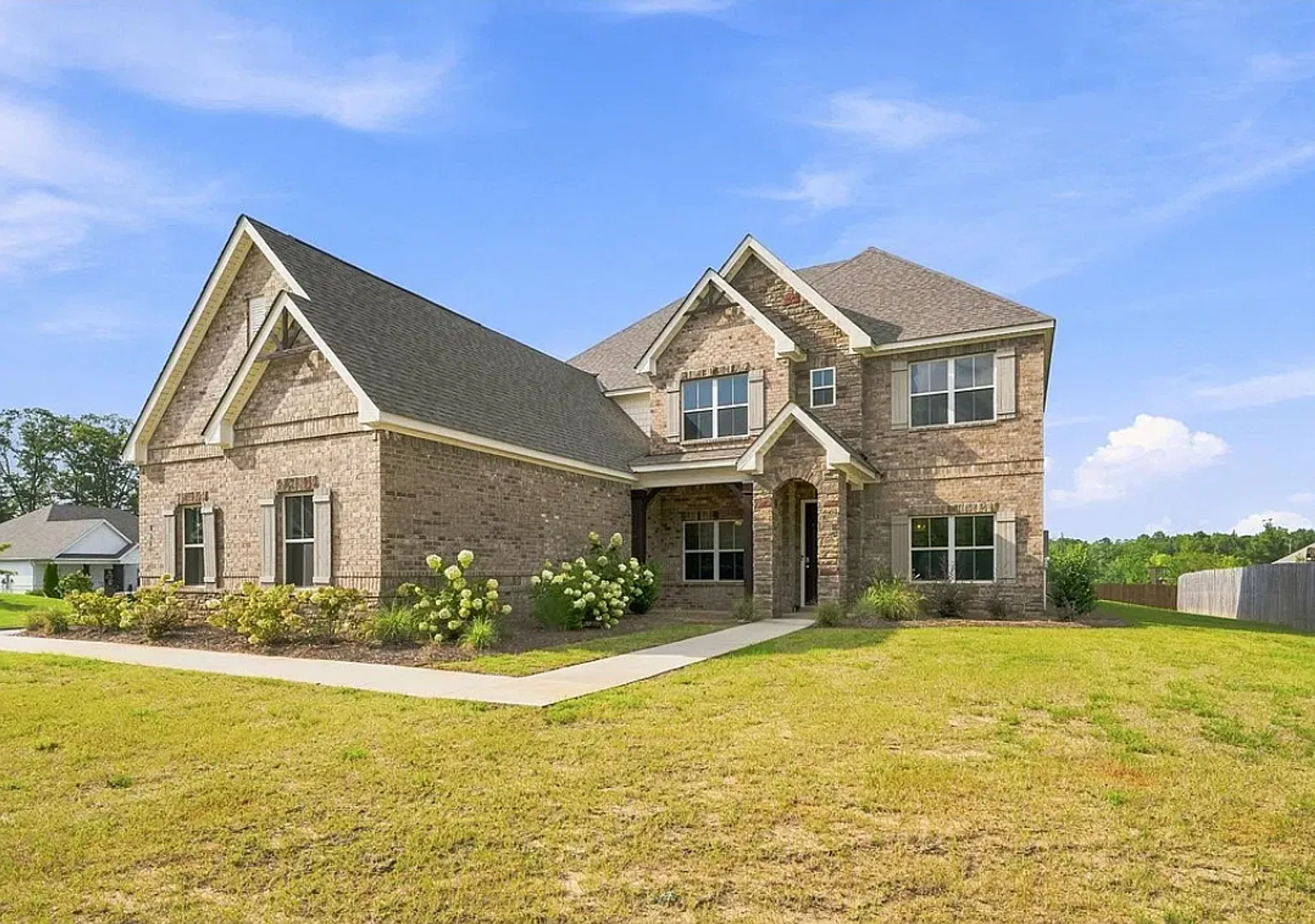 Spacious 7-Bedroom Home for Rent in Trillium! — Photo 2