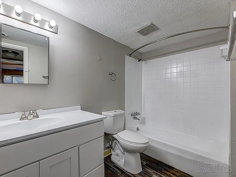 River Ridge Apartments — Photo 14